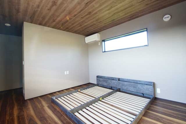 リビングに畳をひと間、和モダンの住まい