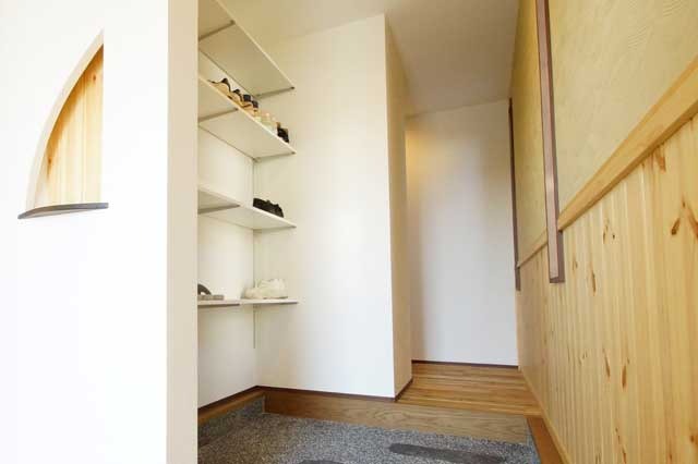 リビングに畳をひと間、和モダンの住まい